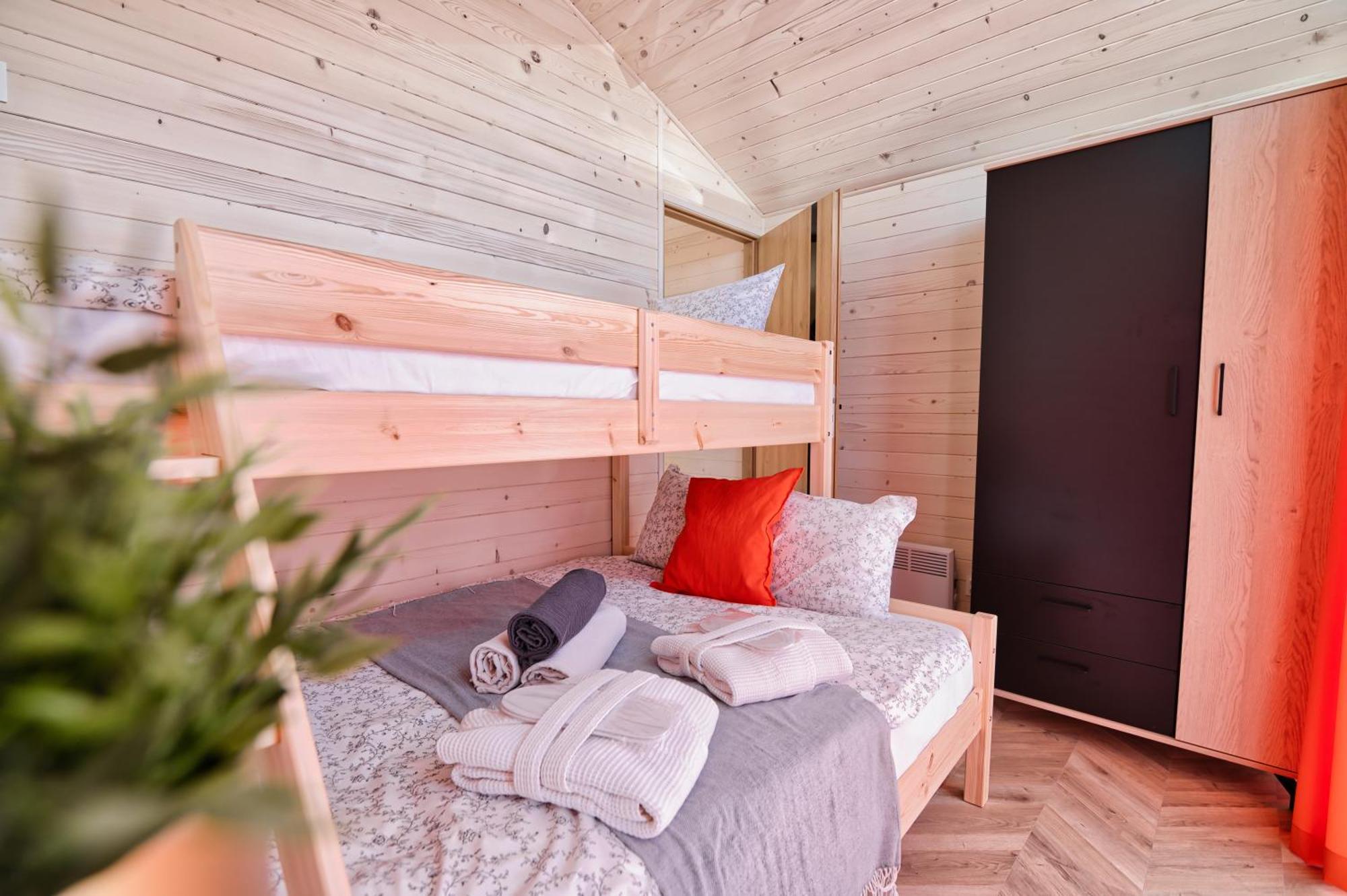 Holiday Park Zator Resort & Spa Екстериор снимка
